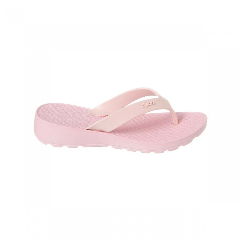 Na imagem temos um lindo chinelo de dedo feminino Dijean na cor rosa.