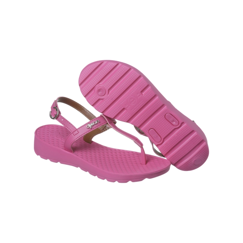 Na imagem temos uma linda sandália Dijean com tiras finas pink, super confortável. É um arraso!