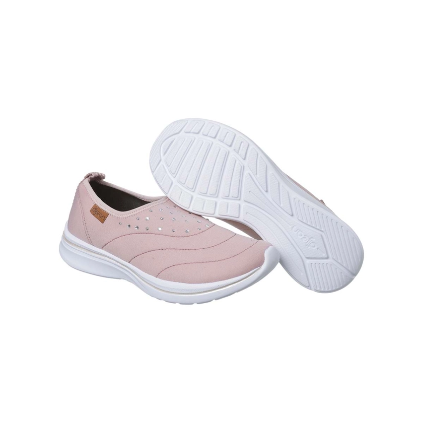Na imagem, lindo tênis calce fácil feminino Dijean na cor rosa blush com aplicações de pedrinhas de strass na parte da frente do calçado. Conforto e estilo.
