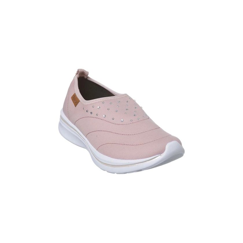 Na imagem, lindo tênis calce fácil feminino Dijean na cor rosa blush com aplicações de pedrinhas de strass na parte da frente do calçado. Conforto e estilo.