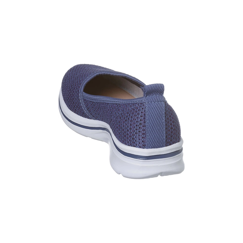 Na imagem lindo tênis feminino calce fácil Dijean na cor azul marinho, conforto e estilo para os pés!