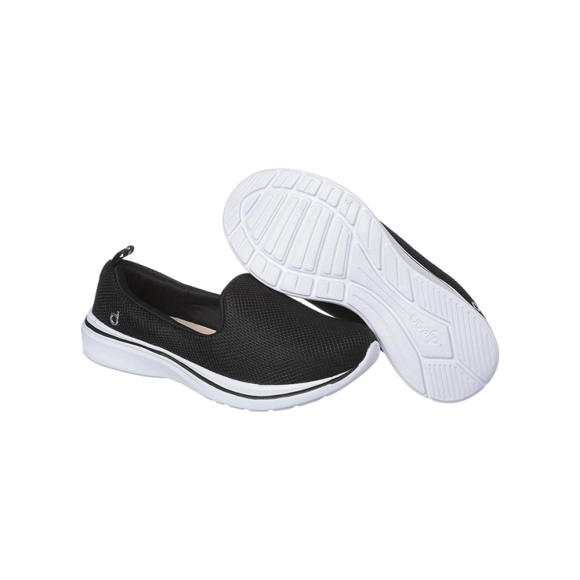 Na imagem temos um lindo tênis slip on feminino Dijean na cor preta, básico e confortável para o dia a dia.